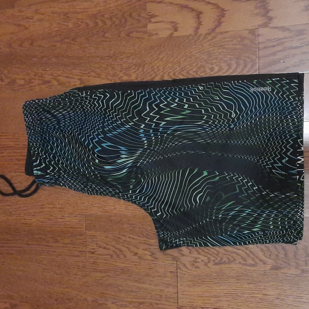 Reebok Youth Athletic Shorts. Green/Black Patterned. Youth M (10-12).